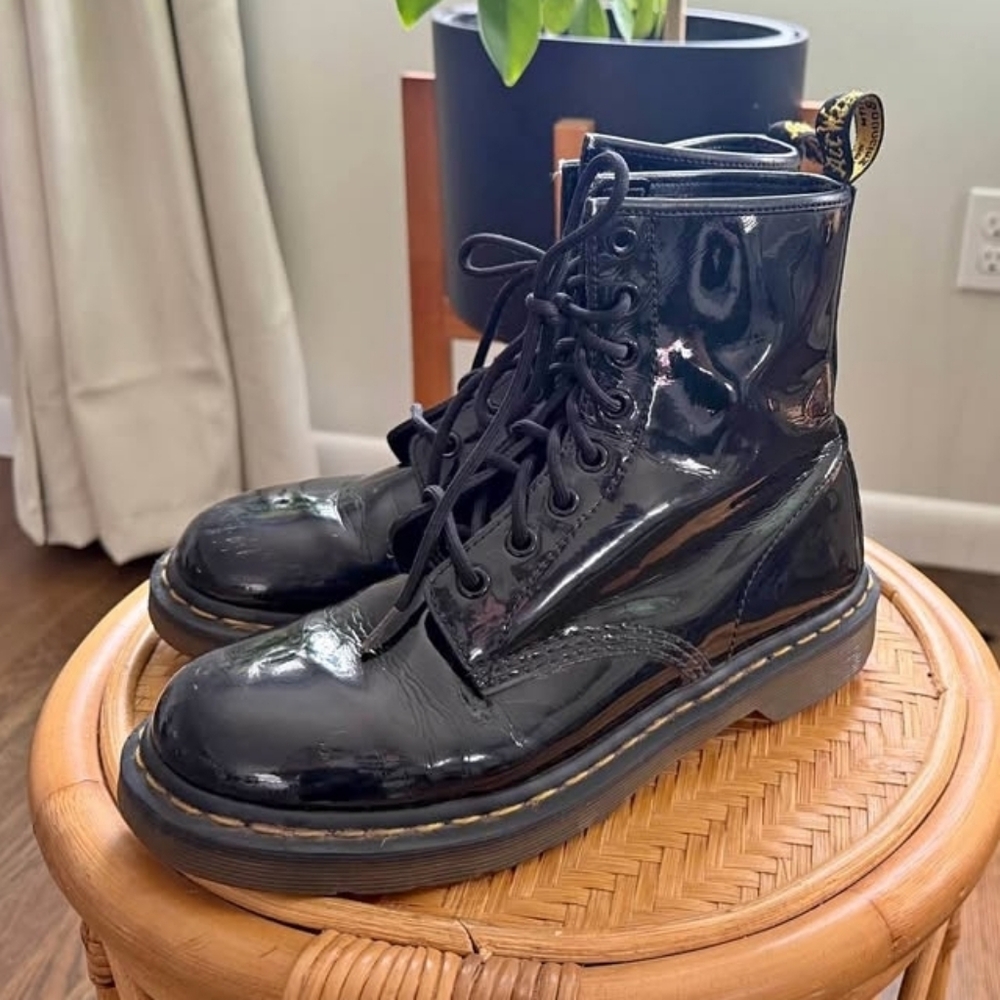 FREE SHIPPING Dr. Martens 1460 Patent Leather Lace Up Boots Black Women’s Size 8